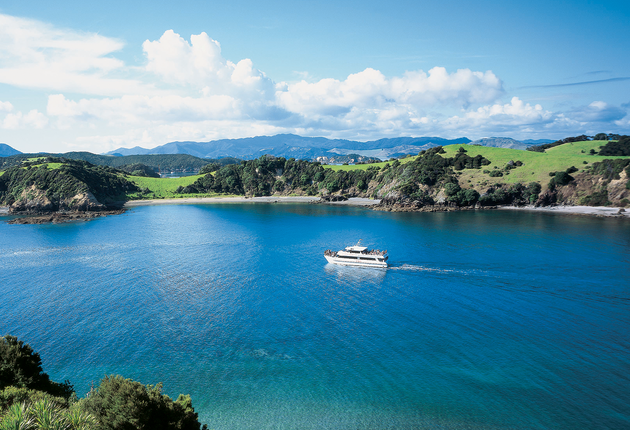 Home to a collection of spectacular islands, great weather and scenic coastline, Northland and the Bay of Islands are the perfect place to take a boat cruise.