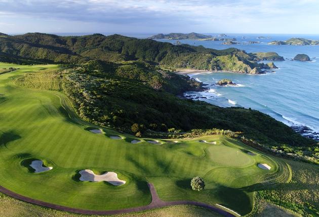Explore golf courses in New Zealand amid nature's wonders. Championship golfers love the awe inspiring New Zealand golf landscapes. Learn more about the local courses and search for some New Zealand golf packages.