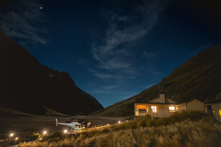 Stargazing at Minaret Station