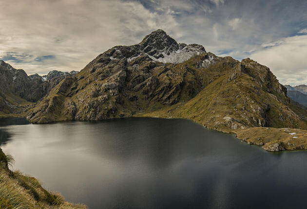 Erkunde die Naturwunder von Fiordland zu Lande, zu Wasser und in der Luft. Entdecke die 10 besten Dinge, die du im spektakulären Fiordland tun kannst.