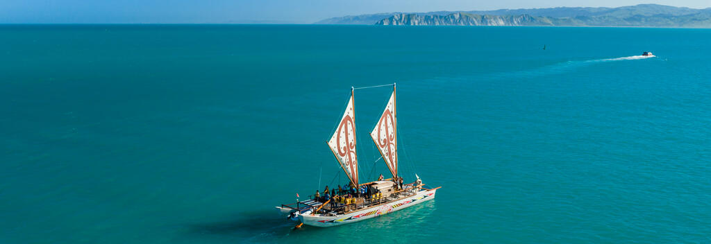 Waka Hourua ‘Tairāwhiti’ sailing towards Young Nick's Head