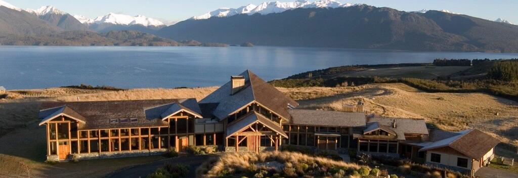 Fiordland Lodge and Lake Te Anau