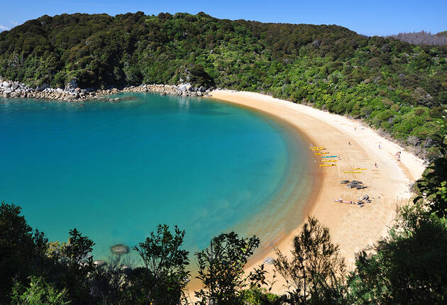 Die Nelson Tasman Region ist ein Paradies für Wanderer und Spaziergänger. Zahllose Pfade führen zu weißen Sandstränden und über Klippen mit fantastischen Aussichten über die Küste.