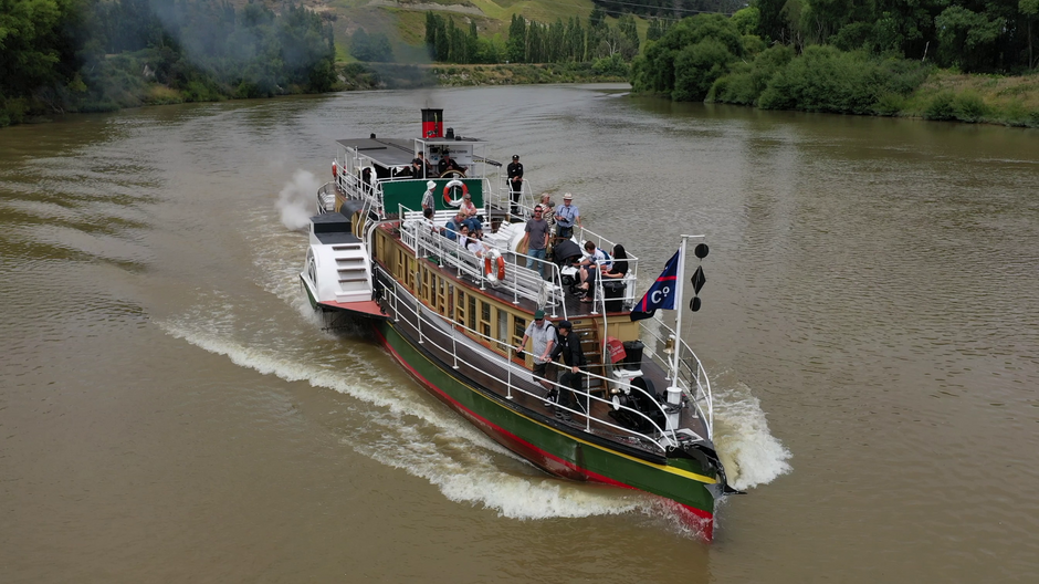 The Paddle steamer Waimarie making her way up river