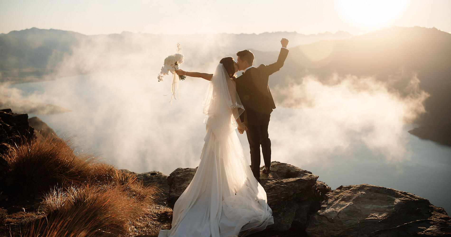 15+ Stunning Pre Wedding Photoshoot Poses For Couples