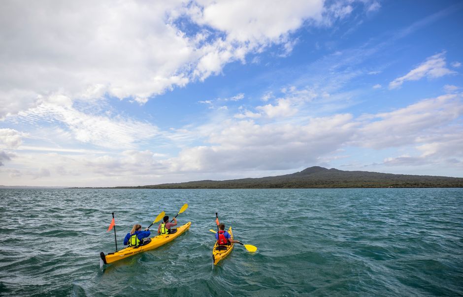 Kayaking to Rangitoto