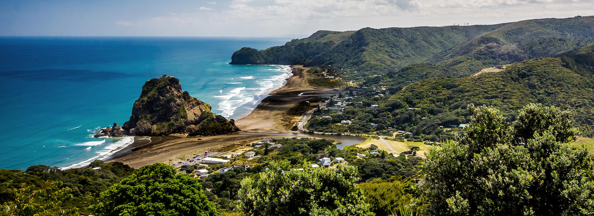 Piha Beach (credit: newzealand.com)