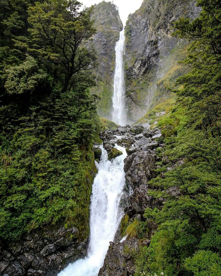 Devil's Punchbowl Falls