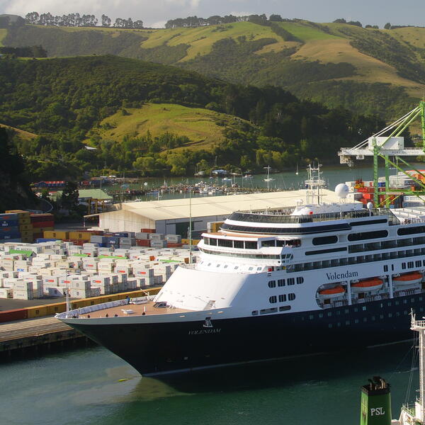 Departure of a cruise ship at Port Chalmers.