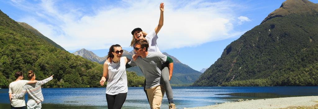 At lake Gunn there is a short 45 minute loop walk. The loop track passes through red beech forest and gives glimpses of the birdlife typical of the Eglinton Valley.