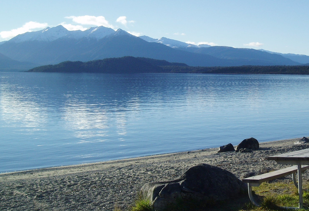 At Manapouri you’re surrounded by the majesty of Fiordland on all sides. Explore the lake environment or organise an expedition to Doubtful Sound.