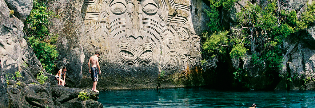 Mine Bay Rock Carvings, Lake Taupō