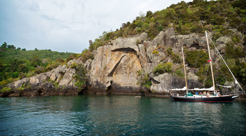 Lake Taupō Boat Cruise, Mine Bay