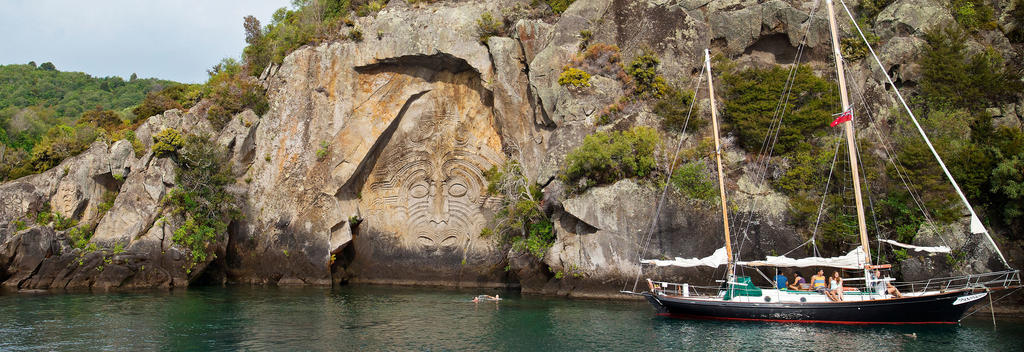 Bootsfahrt zur Mine Bay am Lake Taupō