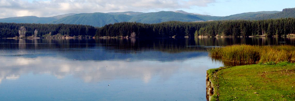 芒格奇诺（Mangakino）的马拉泰湖（Lake Maraetai）