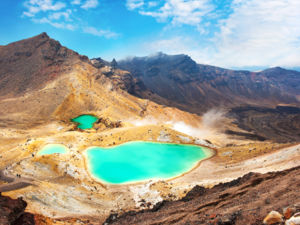 View_at_beautiful_Emerald_lakes_on_Tongariro_Crossing_track,_Tongariro_National_Park,_New_Zealand.jpg