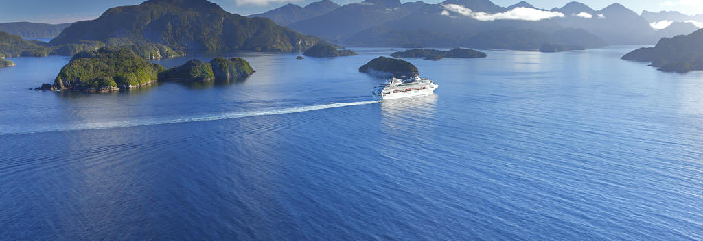 Cruising in the picture-perfect Marlborough Sounds