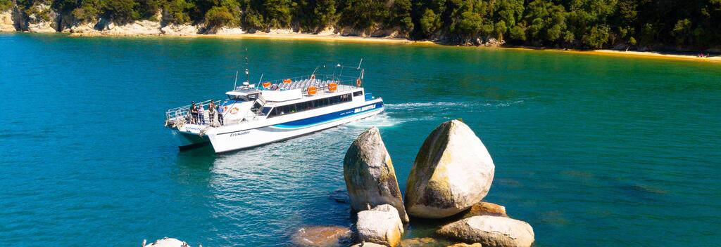 Scenic cruise in Abel Tasman