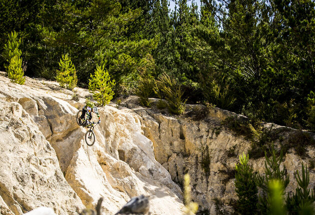 This great little mountain bike park is nestled in the forest beside Kaiteriteri in Nelson, one of New Zealand’s most beautiful beach resorts.