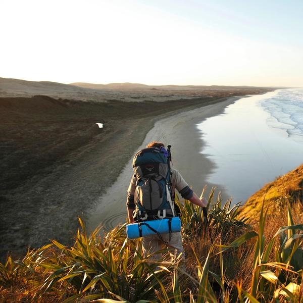 Der Ninety Mile Beach ist für seine spektakulären Sonnenuntergänge und die besten linksbrechenden Wellen der Welt bekannt. Ein wahres Paradies!