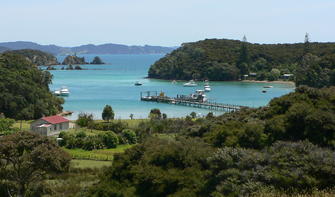 Entspannen Sie in dem wunderschönen Ambiente von Urupukapuka Island inmitten der Bay of Islands.