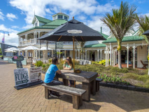 The Whangarei town basin is dotted with charming design stores and galleries, right next to the river.