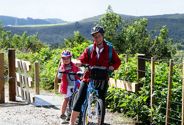 On the main highway between Kaitaia and Whangarei, Okaihau is a friendly country town with a classic Northland pub and an interesting fire service museum.