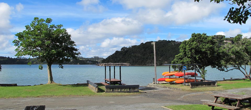 Creative Bay Of Islands Holiday Apartments And Campervan Park Paihia with Modern Garage