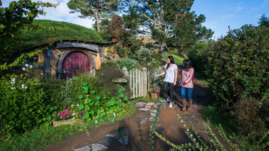 Tour inside the Hobbiton