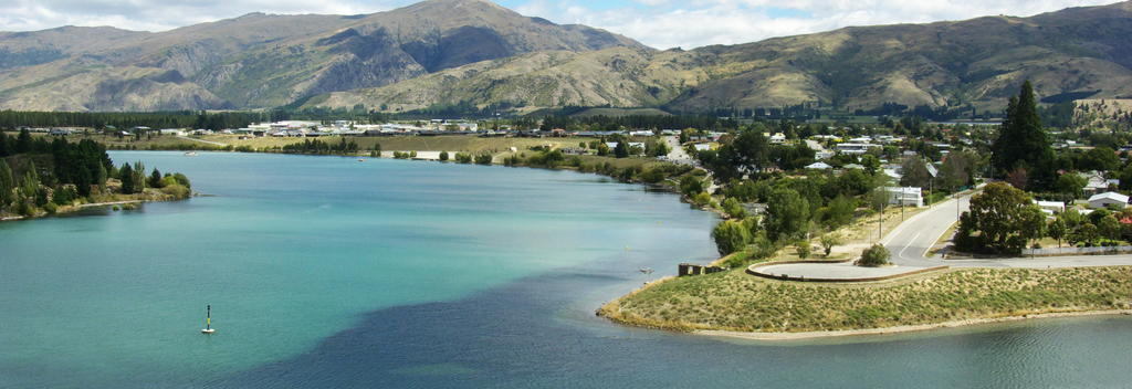 Cromwell next to Lake Dunstan New Zealand 1