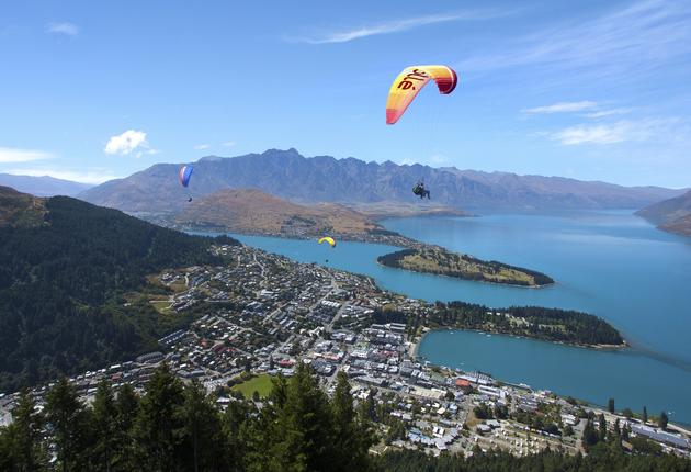 Im Winter ist Queenstown mit seiner betörenden Landschaft das richtige Ziel für Skifahrer und Snowboarder. Und wenn der Winter vorbei ist, erwacht eine Wel