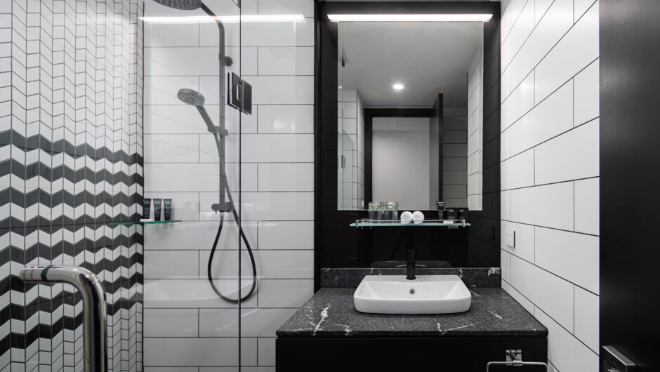 Standard King Bathroom - Rydges Wellington Airport Hotel