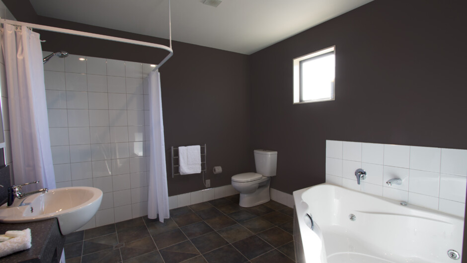 Premiere King Studio Unit - Bathroom