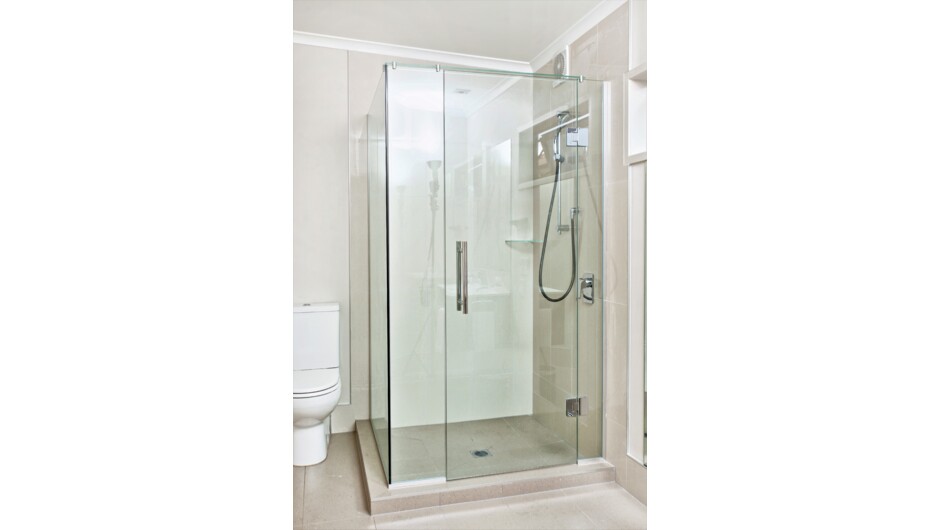 Glass shower cabinet