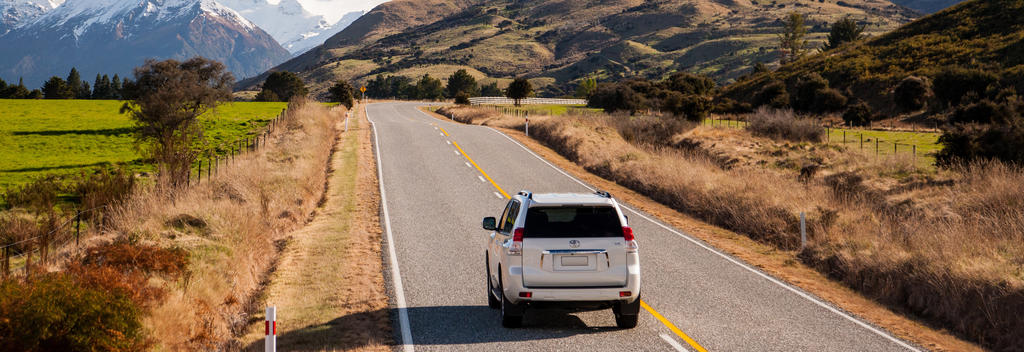 Driving in the South Island - the road to Paradise, Glenorchy.