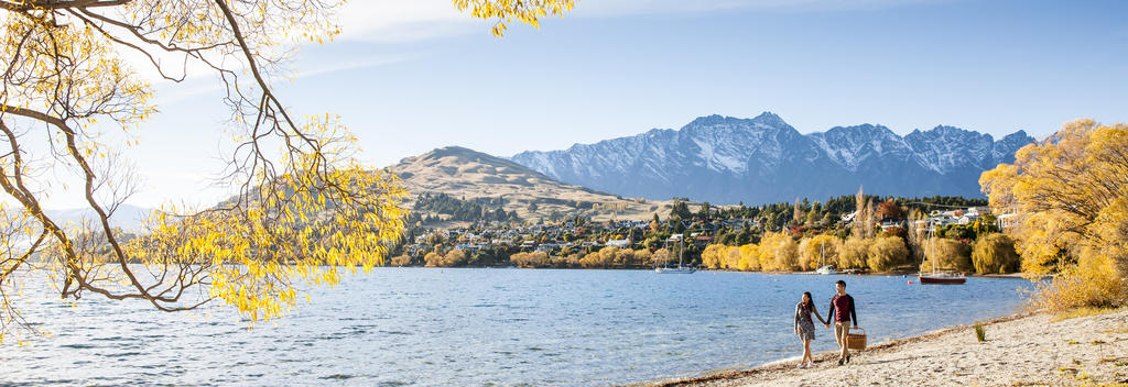 Autumn with its golden colors is the perfect season to visit Queenstown, also known as photographers' paradise.