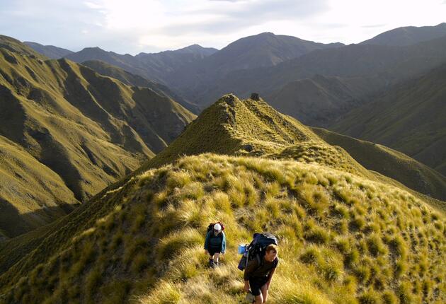 For lovers of walking and hiking, Queenstown is paradise. This stunning region offers a multitude of options for those who love exploring by foot.