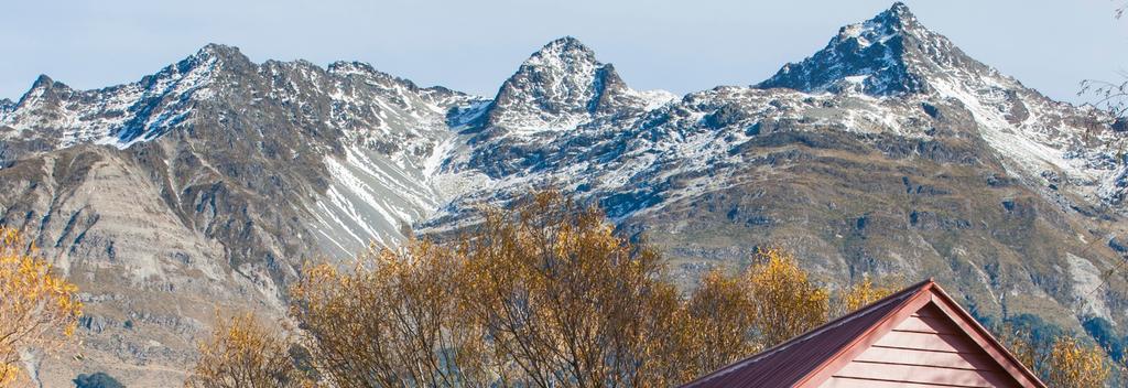 在格林诺奇（Glenorchy）高处的天堂镇徒步旅行。