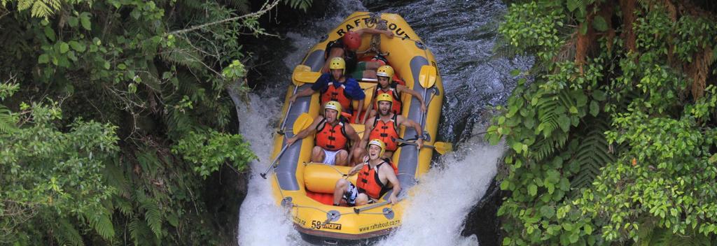 Miss dich mit den Kräften der Natur am Kaituna River von Rotorua, dem höchsten kommerziell befahrbaren Wasserfall der Welt.