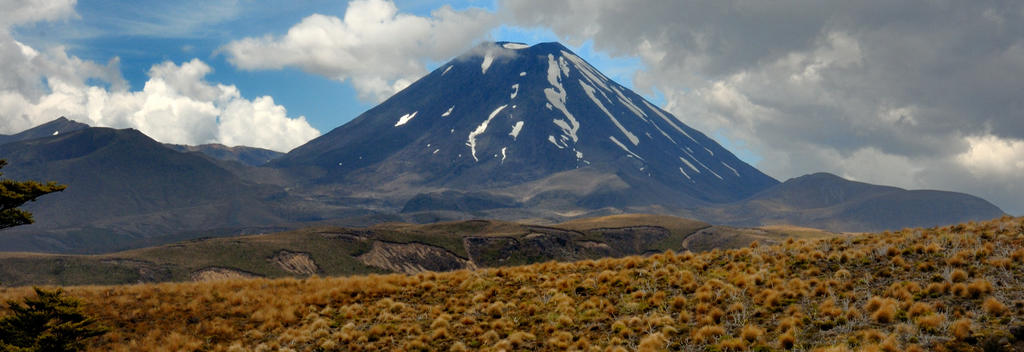 The track offers four to six days of quiet seclusion with magnificent mountain views in a variety of remote volcanic and forest landscapes.