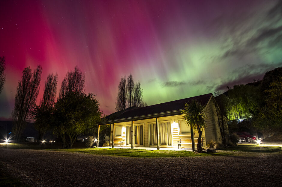 Aurora Australis above Kinross Cottage, Gibbston Valley