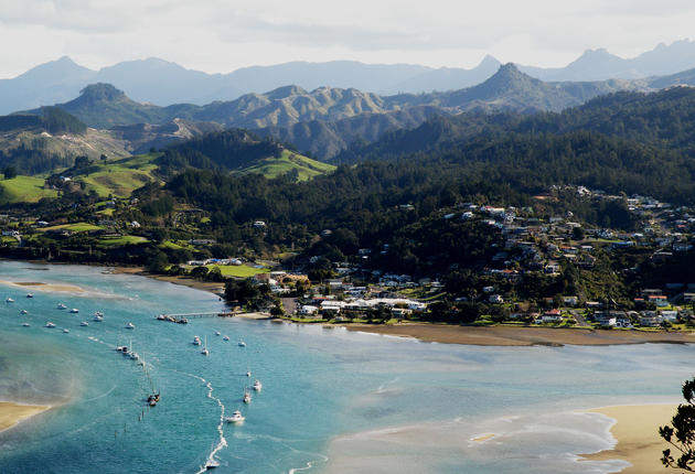 Das Sommerurlaubs-Mekka Coromandel hat eine bedeutende Goldminen Geschichte und tolle Strände. Whitianga und Whangamata sind zwei der beliebtesten Städte.