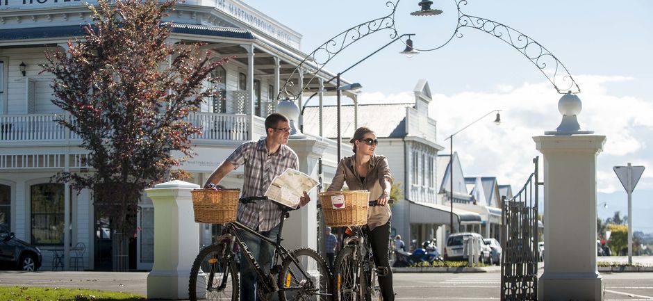 Explore the high quality vineyards and charming towns of the Wairarapa on this cycling itinerary.