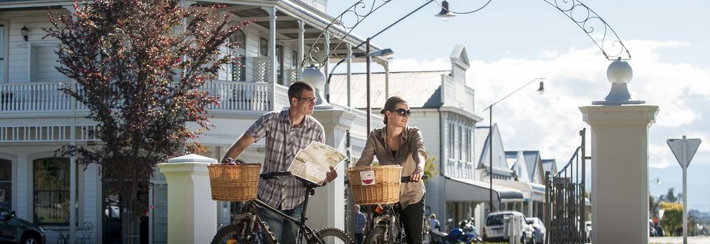 Explore the high quality vineyards and charming towns of the Wairarapa on this cycling itinerary.