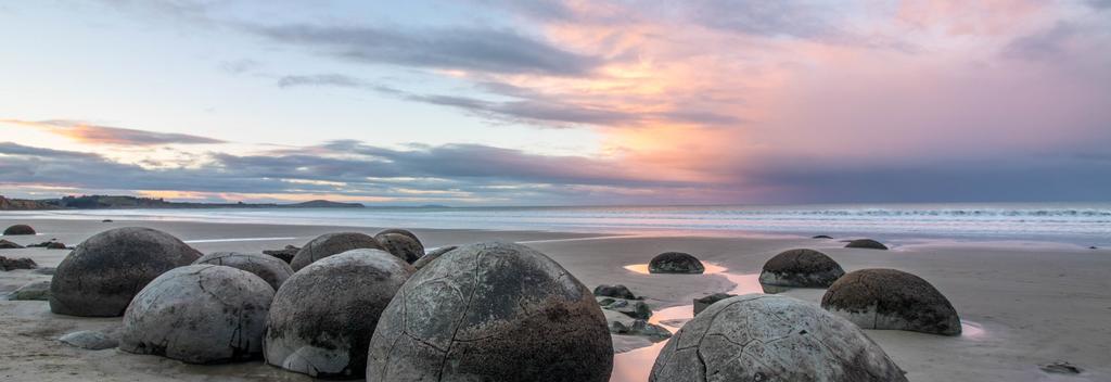 Moeraki Boulders beach