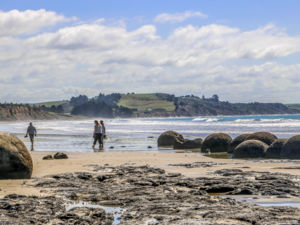 Walk on the Moeraki Boulders beach