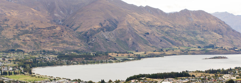 Blick auf Wanaka vom Gipfel des Mt Iron aus gesehen.