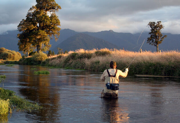 Rugged coastlines<br>
Estuary fishing<br>
Numerous spring creeks<br>