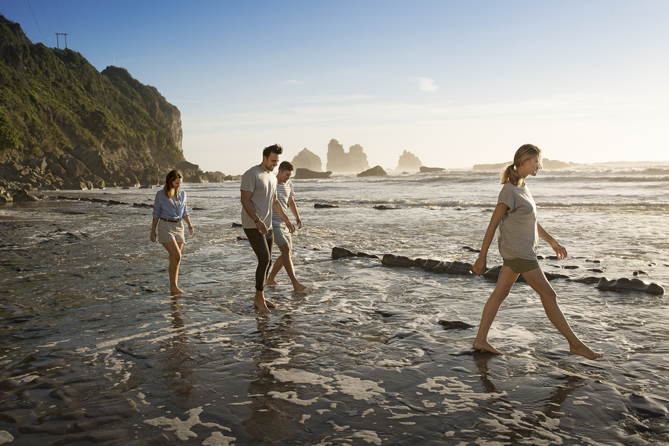 Rapahoe Beach liegt nur 10 Minuten nördlich von Greymouth. Hier kann man schwimmen gehen und den Point Elizabeth Walk starten.