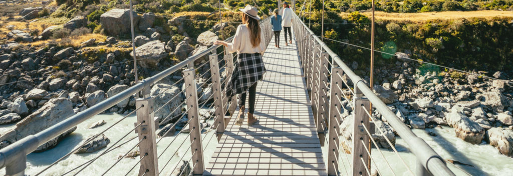 Go hiking in Hooker Valley.